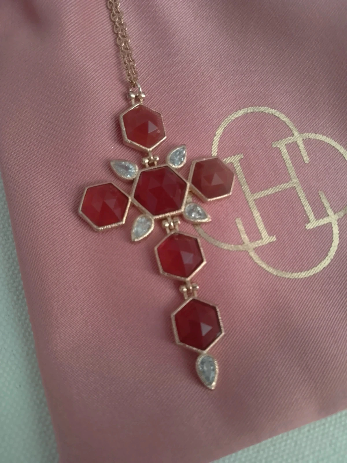 Collier pendentif croix en pierres de cornaline – photo 3